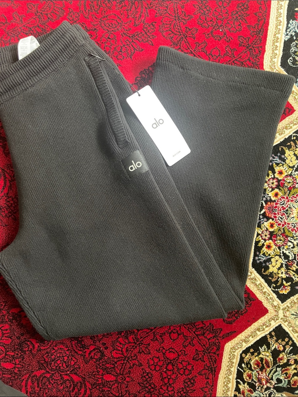 alo Scholars Straight Leg Sweatpant Straight Leg Sweatpants in Black Size Medium